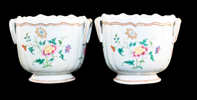 Pair of Chinese export porcelain famille rose Winecoolers with loop handles | MasterArt
